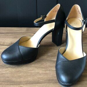 Size 10 Black Pumps by Naturalizer